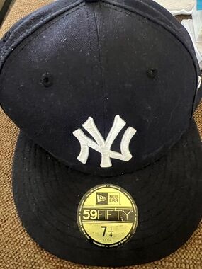 New Era Navy and White NY Yankees 59FIFTY Fitted Hat